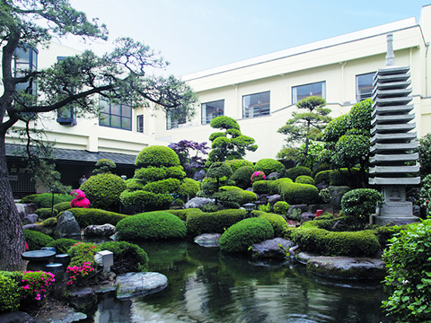 四季折々の花が咲く自慢の庭園