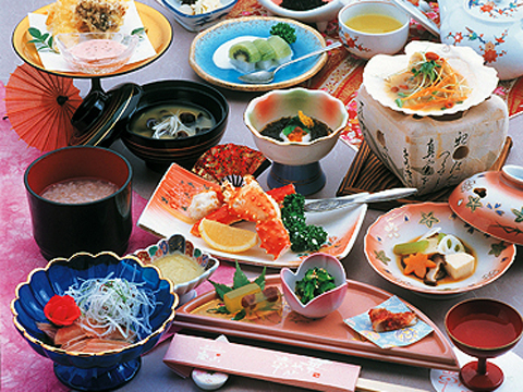 従来の旅館料理とは一線を画した慶山オリジナルのおもてなしお料理
